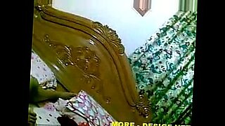 Sultry Desi aunty Mili Desi strips seductively