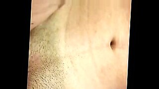 야생적인 Avuneet Kaur가 강렬한 곤조 비디오에 출연합니다.