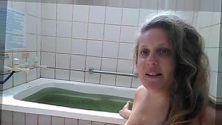 A beleza zambiana realiza seus desejos selvagens pós-sexo.