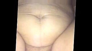 Después de una intensa estimulación y penetración, la vagina explota en orgasmo.