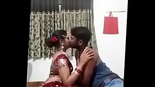 Ένα αισθησιακό ζευγάρι Ινδών εξερευνά τις ερωτικές του επιθυμίες.