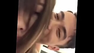 Een Japans meisje wordt ruw en wild met haar partner.
